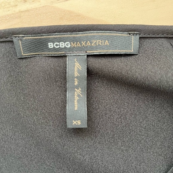 BCBGMAXAZRIA V-Neck Asymmetric Hem Side-Tie Long Sleeve Blouse in Black, XS‎ - Picture 4 of 12